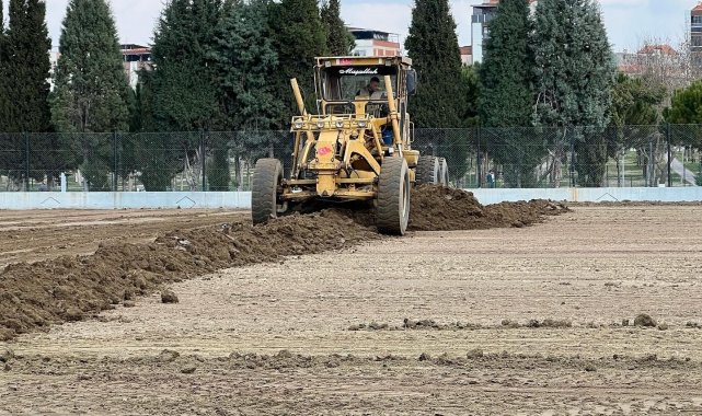 Turgutluspor'un çim sahaları bakıma alındı