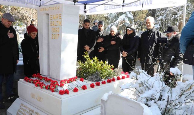 Türk halk müziği sanatçısı Emre Saltık vefatının 5'inci yılında kabri başında anıldı