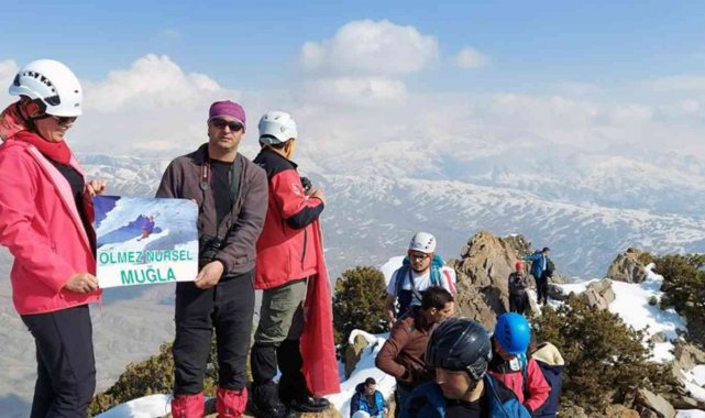 Türk ve Azerbaycanlı dağcılar Hocalı şehitlerini andı