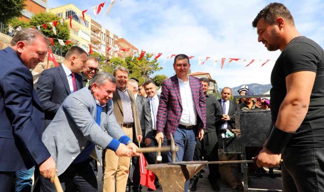 Türk'ün bayramı Nevruz Alanya'da coşkuyla kutlandı
