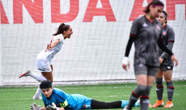 Turkcell Kadın Futbol Süper Ligi: Galatasaray: 2 - Fatih Karagümrük: 1