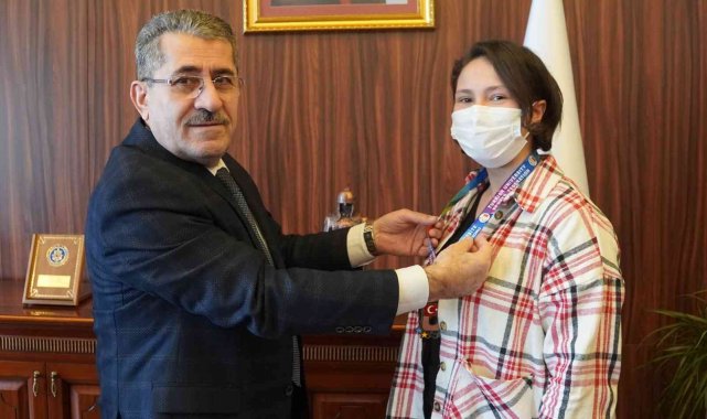 Türkiye üçüncüsü Rektör Cebeci&#039;yi ziyaret etti