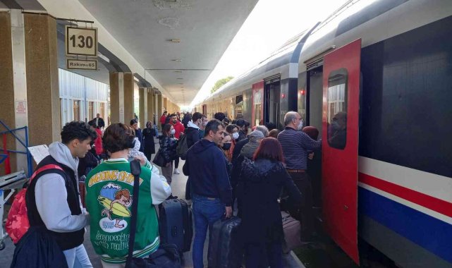 Türkiye&#039;nin ilk demiryolu eski günlerine döndü