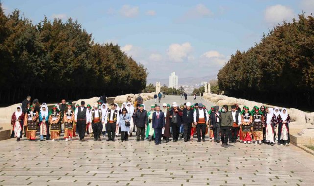 Türkmen Alevi Bektaşi Vakfı'ndan Anıtkabir'e ziyaret