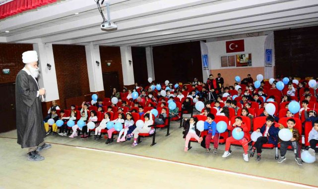 Tuşba Belediyesi öğrencileri tiyatro ile buluşturdu