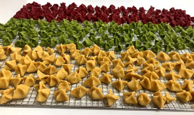 Tutlu kadınlar mantıyı çocuklara sevdiriyor