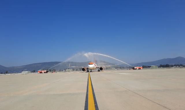 Sezonun ilk dış hat uçuşu karşılandı