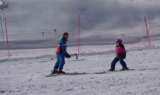 Uludağ&#039;da kar kalınlığı 133 santimetreye ulaştı