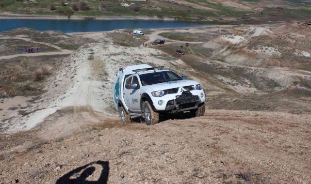 UMKE gönüllüleri arazide sürüş tekniği eğitimi aldı