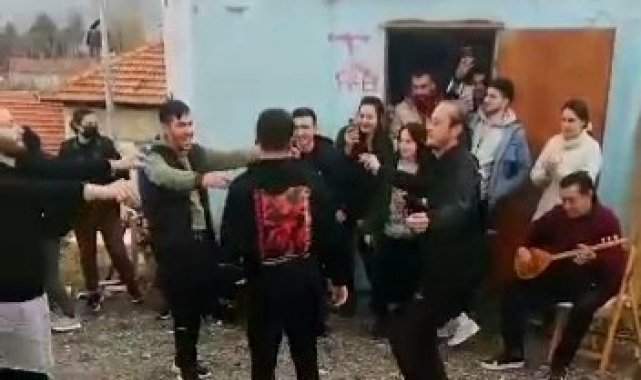 UNESCO ödüllü Hayri DEV'in oğulları çaldı, PAÜ'lü öğrenciler oynadı