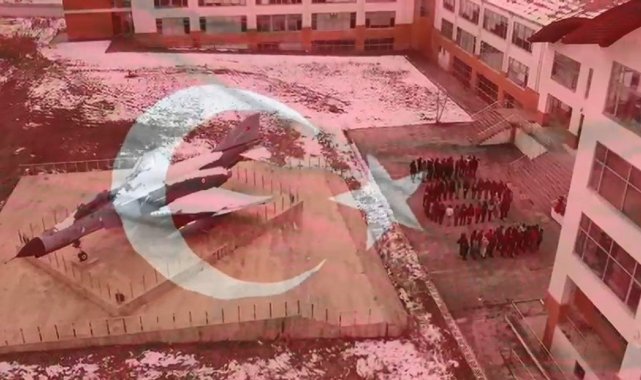 Üniversite öğrencilerinden İstiklal Marşı&#039;nın kabulünün 101. yılında anlamlı video