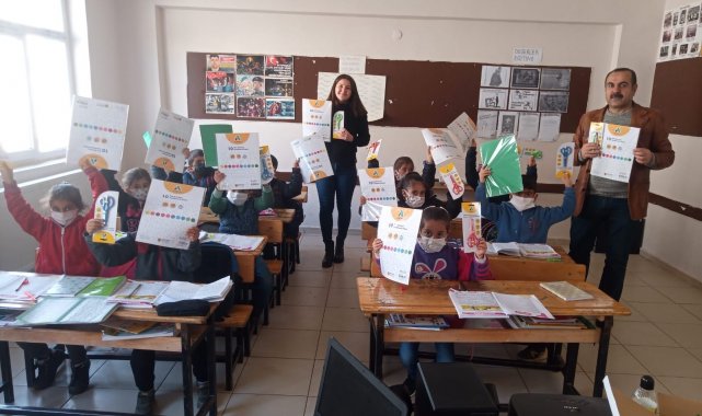 Üniversite öğrencilerinden köy okuluna destek