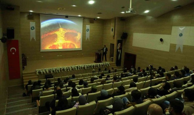 Üniversite öğrencilerine 'deprem' anlatıldı