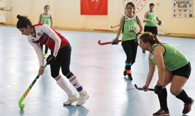 Üniversitelerarası hokey şampiyonası GAÜN'de yapılıyor