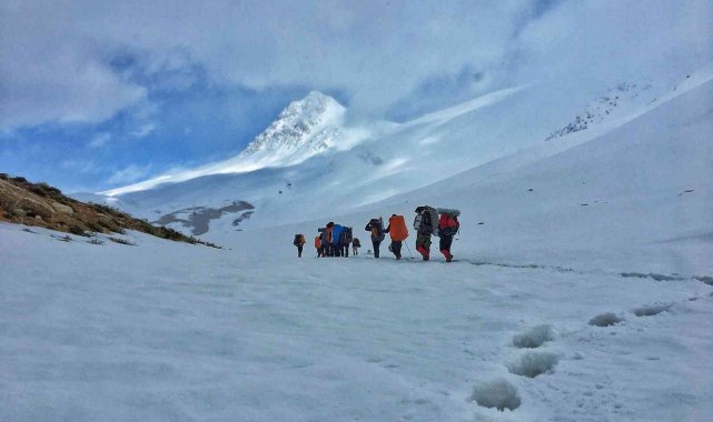 Üniversiteli Dağcılar Kızlar Sivrisi&#039;ne tırmandı