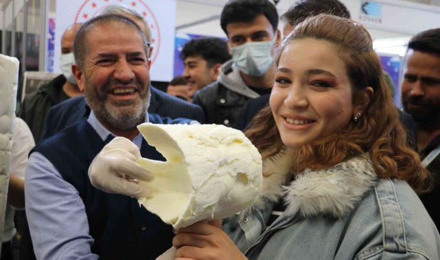 Üniversiteli öğrencilere dondurma şov