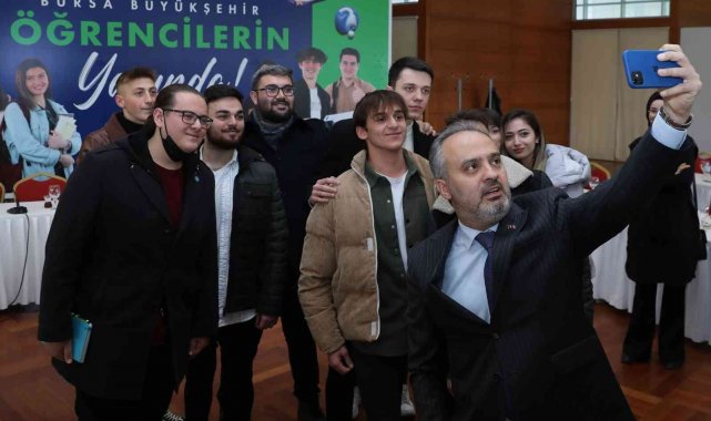 Üniversiteliler burslarına kavuşuyor