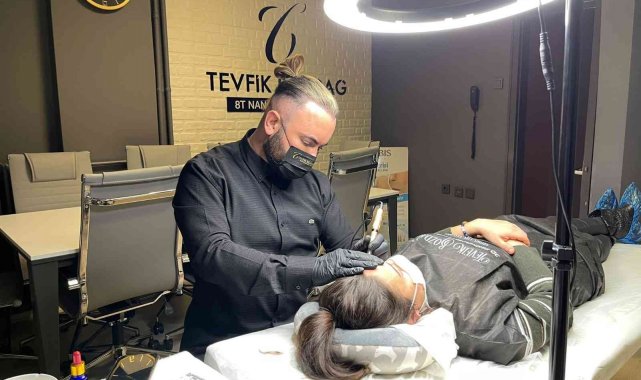 Ünlü estetisyen Bozdağ, 8T Nanopigmentasyon kalıcı kaş tekniği ile tüm dikkatleri üzerine çekiyor