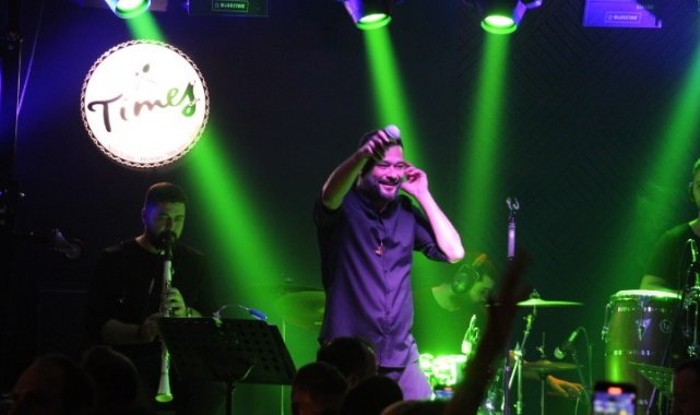 Ünlü oyuncu ve şarkıcı Cem Kılıç, İzmir'de patron oldu