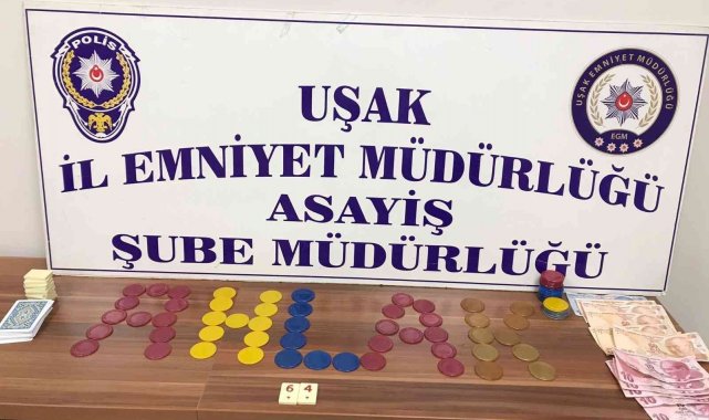 Uşak polisinden kumar ve kaçak tütün baskını