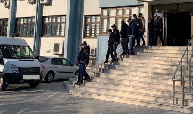 Uşak'ta çeşitli adreslere eş zamanlı dolandırıcılık operasyonu