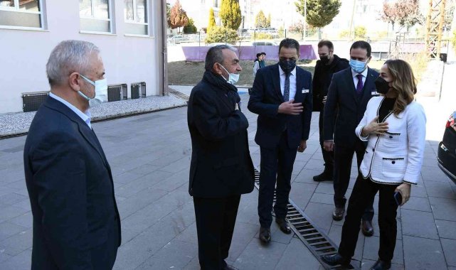 Uşak'ta diyabet hastası 75 çocuğa sensörlü glikoz ölçüm cihazı verildi