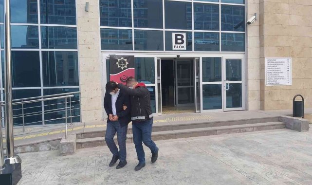 Uşak'ta şüphelenilen adamın üzerinden 1,5 kilo uyuşturucu çıktı