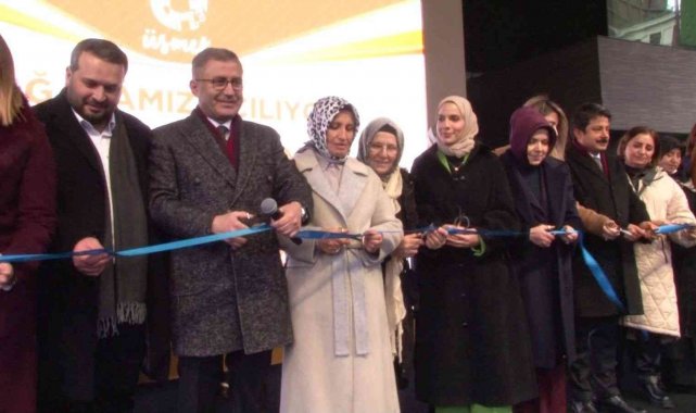 Üsküdar'da Üsmek mağazası Kerem Görsev konseriyle açıldı