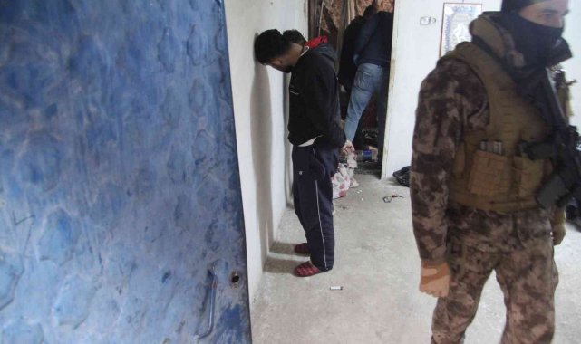 Uyuşturucu operasyonunda annesinin Ankara&#039;da dediği zanlı yan evde çıktı