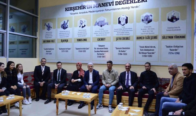 Vali Akın üniversite öğlencileriyle bir araya geldi