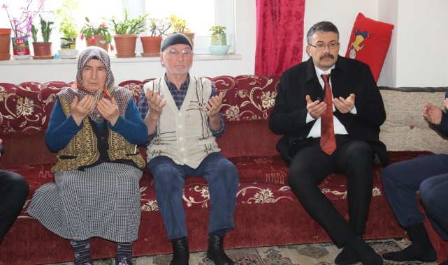 Vali Ali Çelik, evi yanan şehit ailesini ziyaret etti