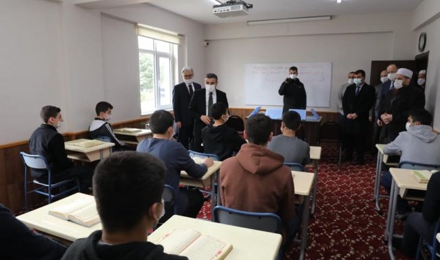 Vali Atay hafızlık eğitimi alan çocukları ziyaret etti