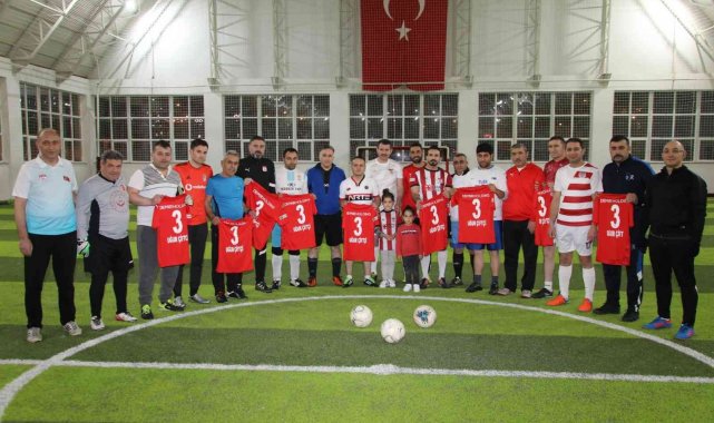 Vali Ayhan, şehit aileleri ile maç yaptı