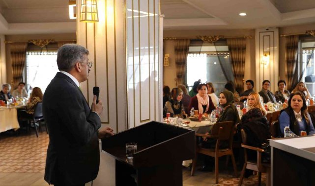 Vali Bilmez kadın çalışanlarıyla yemekte buluştu