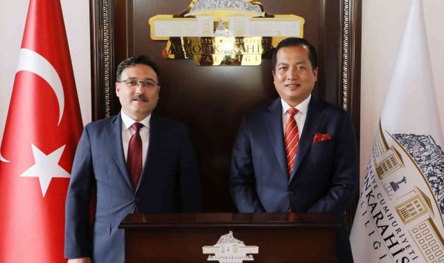 Vali Çiçek: &quot;Endonezya ile Türkiye arasındaki ikili ilişkiler arttırılmalı&quot;