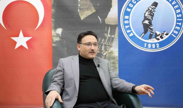 Vali Çiçek'ten gençlere üretken olmaları konusunda tavsiye