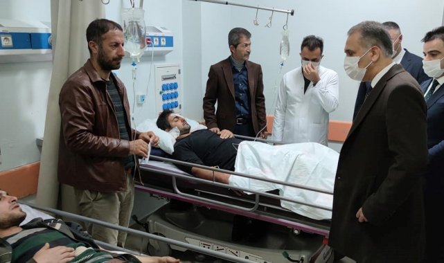 Vali Çuhadar, kazada yaralanan öğretmenleri ziyaret etti