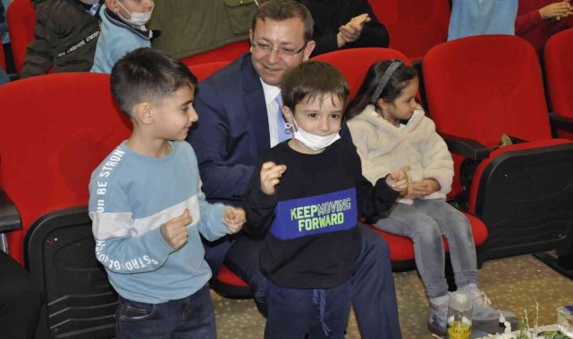 Vali Polat, öğrencilerin okuma heyecanlarına ortak oldu