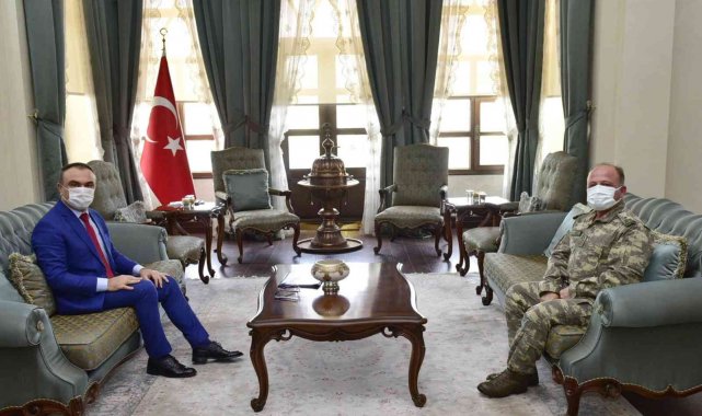 Vali Soytürk, Tuğgeneral Oruçoğlu ile bir araya geldi