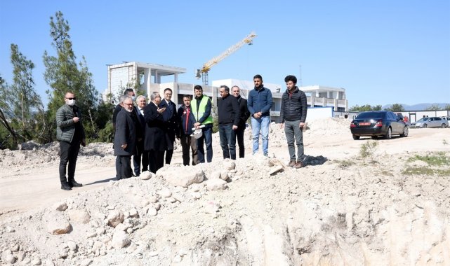 Vali Su, inşaatı süren merkezlerde incelemelerde bulundu