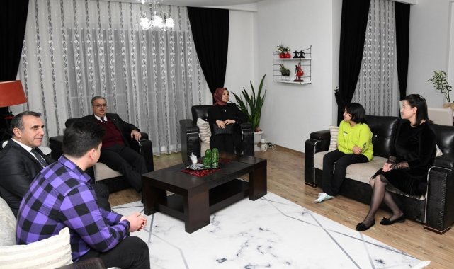 Vali Su: &quot;Her zaman şehit ailelerimizin yanındayız&quot;