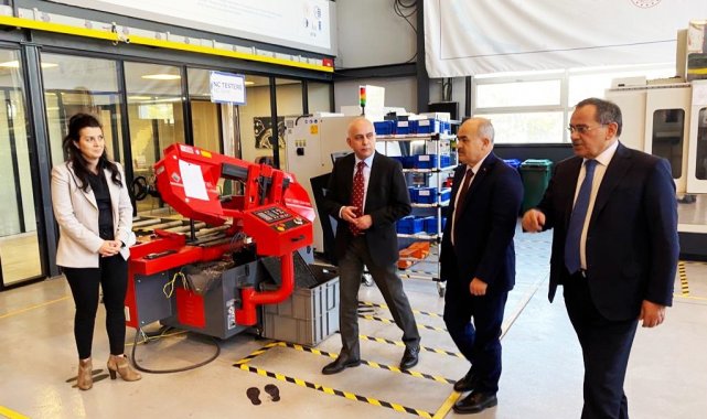 Vali ve başkan 'Model Fabrika'yı inceledi