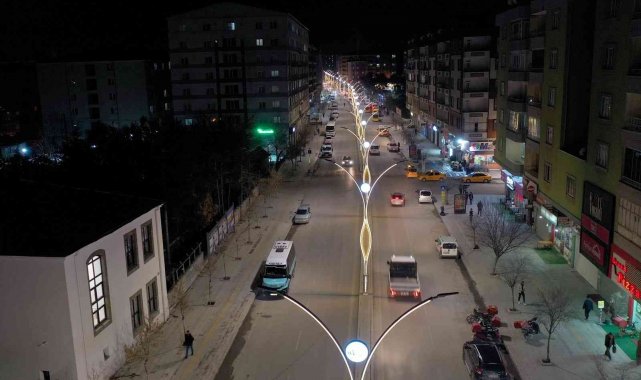 Van Büyükşehir Belediyesi çevre farkındalığı için ışıkları kapattı