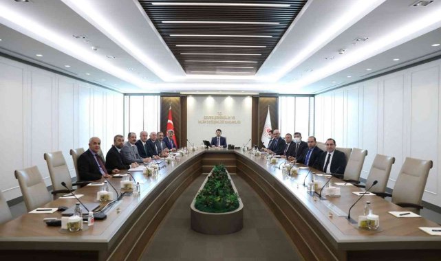 Van heyetinden Bakan Kurum'a ziyaret