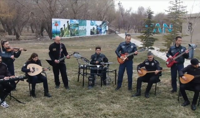 Van polisi çaldı kursiyerler seslendirdi