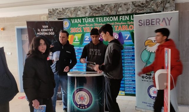 Van polisinden öğrencilere internet kullanımı eğitimi