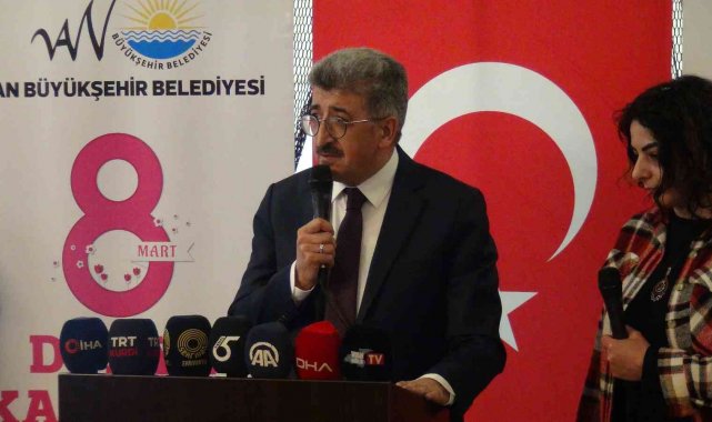 Van Valisi Bilmez: "Hiçbir neden savaşları meşru kılamaz"