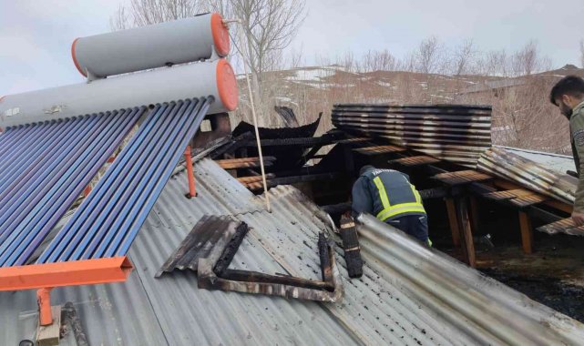 Van&#039;da çatı yangını