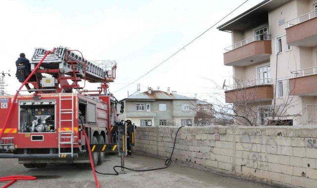 Van'da korkutan yangın