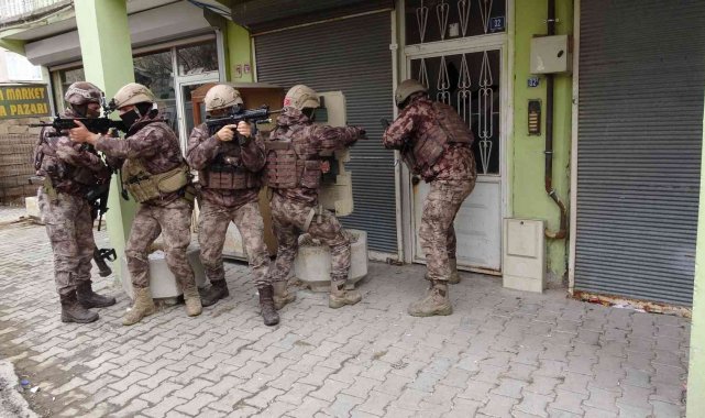 Van&#039;da kullanılmayan iş yerinde 30 kaçak göçmen yakalandı